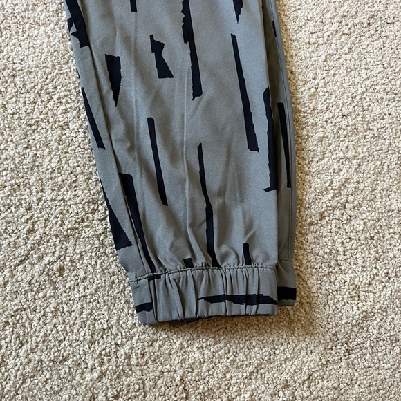 Lucy Do Everything Moss Green Black Flint Print Jogger Pants XS - Picture 3 of 8